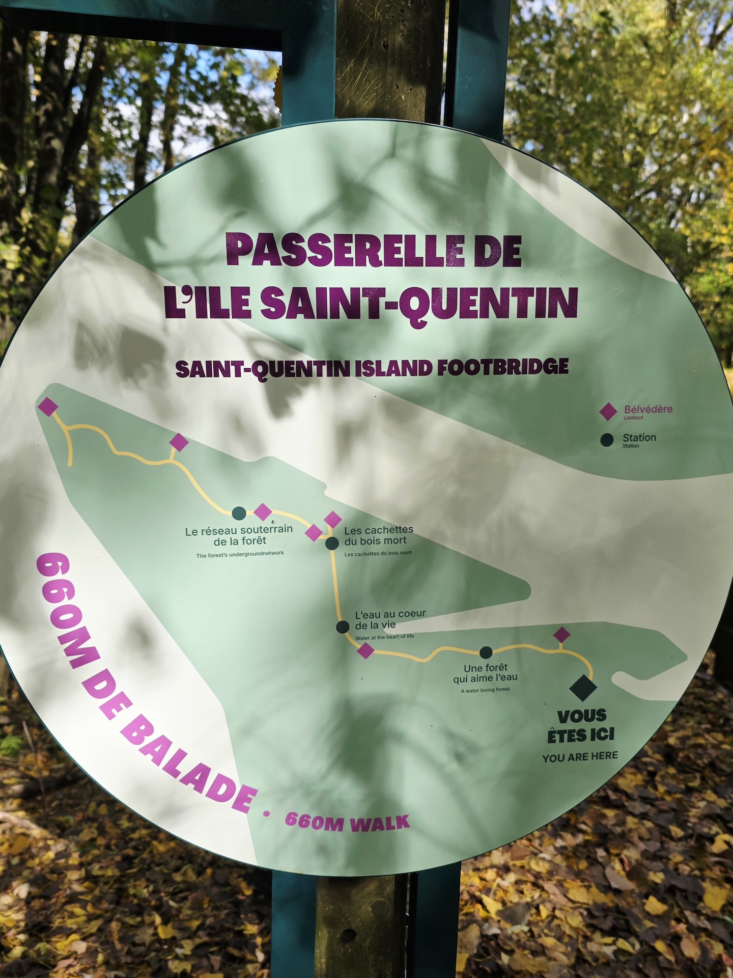 Carte de sentier de 660 mètres sur l'île Saint-Quentin, avec points d'intérêt et indication 